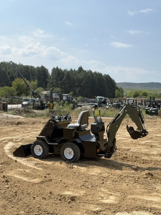 Mini buldoexcavator Müller B1.5